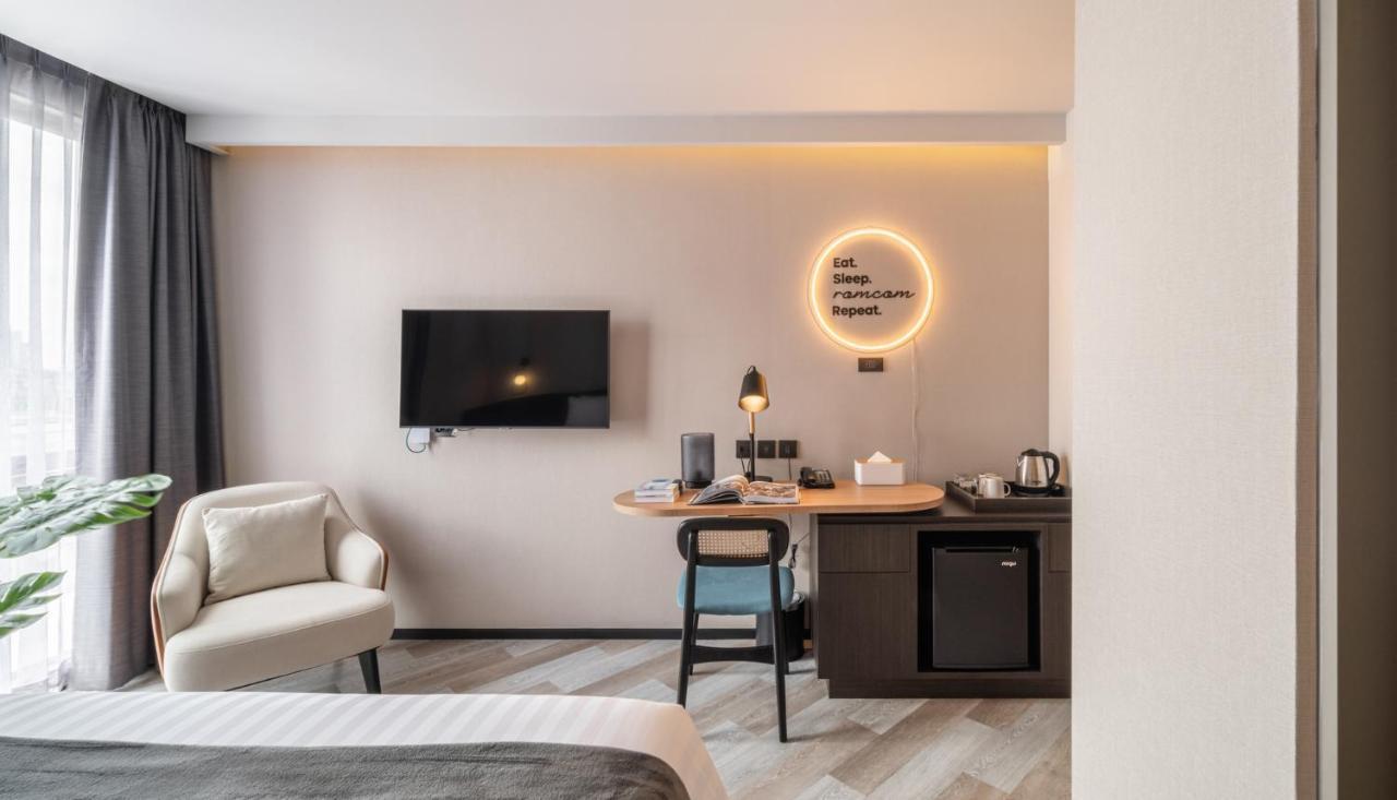 Seekers Finders Rama IV Hotel Surestay Collection By BW Bangkok Eksteriør billede
